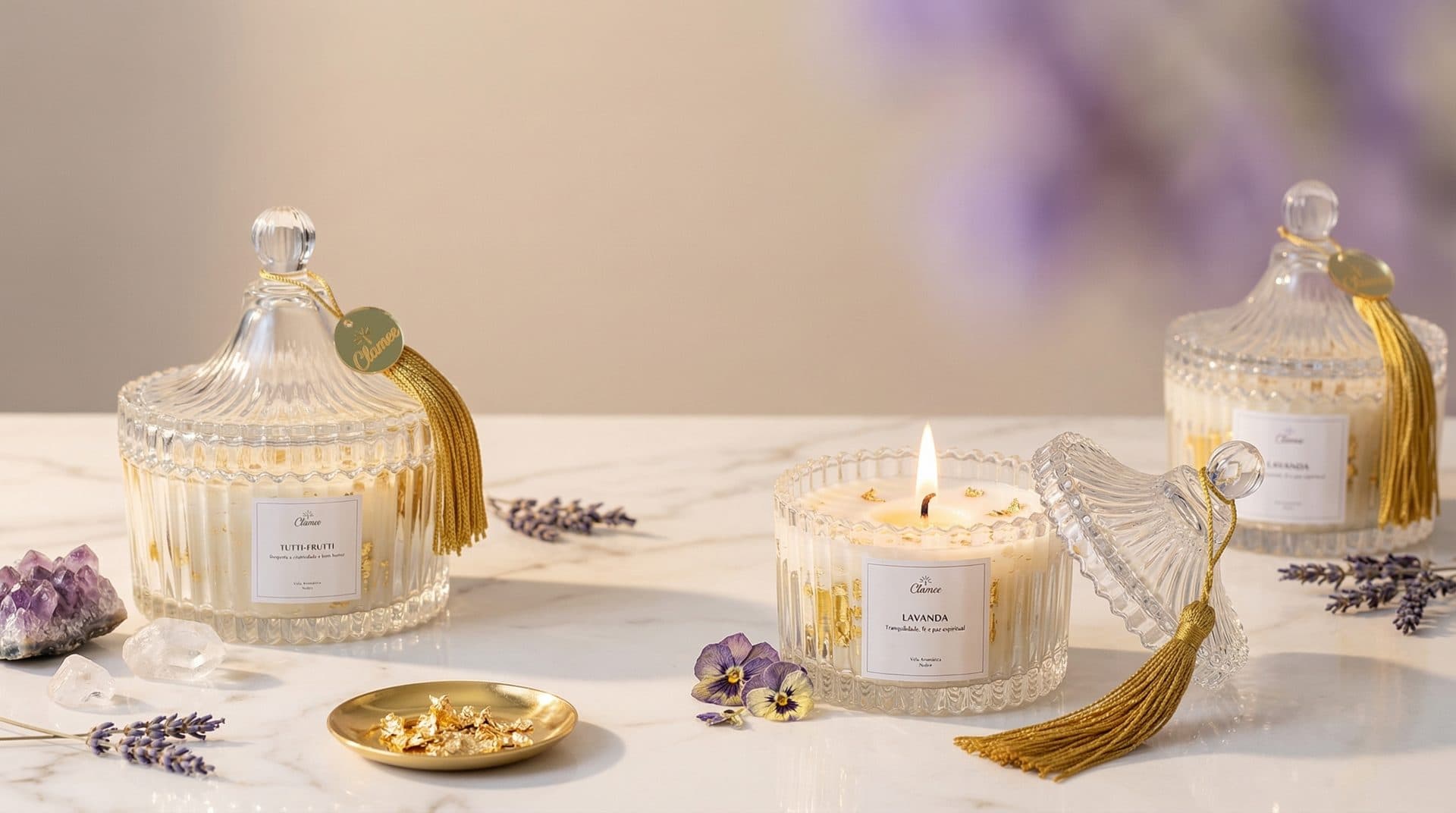 Velas artesanais Clamee com cristais e lavanda